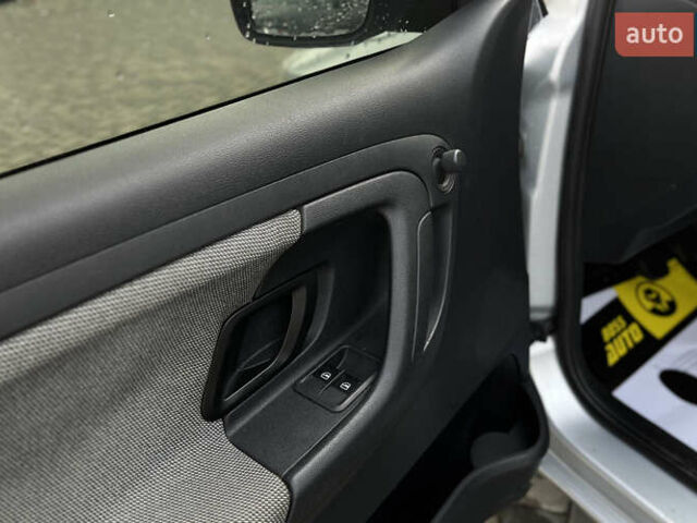 Сірий Шкода Фабія, об'ємом двигуна 1.6 л та пробігом 283 тис. км за 5800 $, фото 18 на Automoto.ua