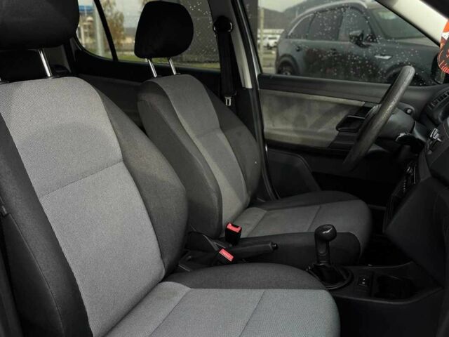 Серый Шкода Фабия, объемом двигателя 1.6 л и пробегом 283 тыс. км за 5800 $, фото 14 на Automoto.ua