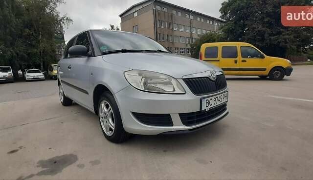 Сірий Шкода Фабія, об'ємом двигуна 1.2 л та пробігом 270 тис. км за 3700 $, фото 1 на Automoto.ua