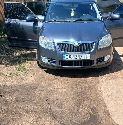 Серый Шкода Фабия, объемом двигателя 1.4 л и пробегом 272 тыс. км за 4900 $, фото 4 на Automoto.ua