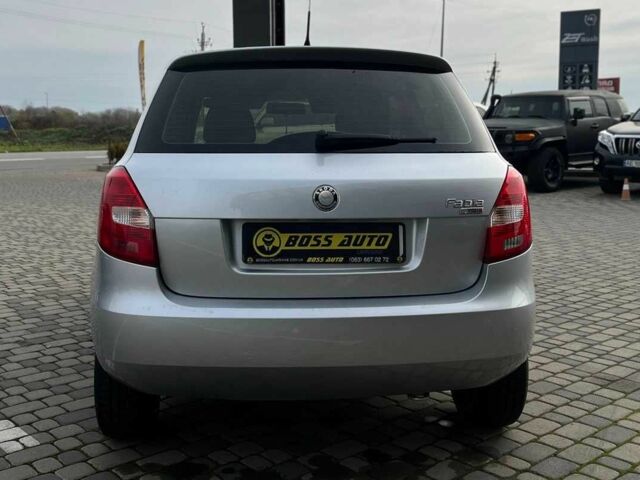 Серый Шкода Фабия, объемом двигателя 1.6 л и пробегом 283 тыс. км за 5800 $, фото 5 на Automoto.ua