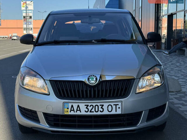 Сірий Шкода Фабія, об'ємом двигуна 1.2 л та пробігом 146 тис. км за 3990 $, фото 1 на Automoto.ua