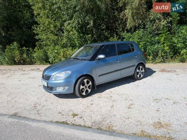Серый Шкода Фабия, объемом двигателя 1.39 л и пробегом 162 тыс. км за 4000 $, фото 3 на Automoto.ua