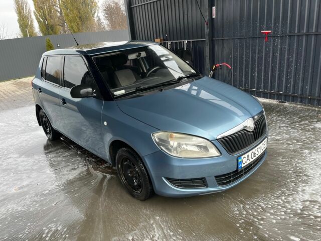 Серый Шкода Фабия, объемом двигателя 1.2 л и пробегом 204 тыс. км за 4100 $, фото 4 на Automoto.ua