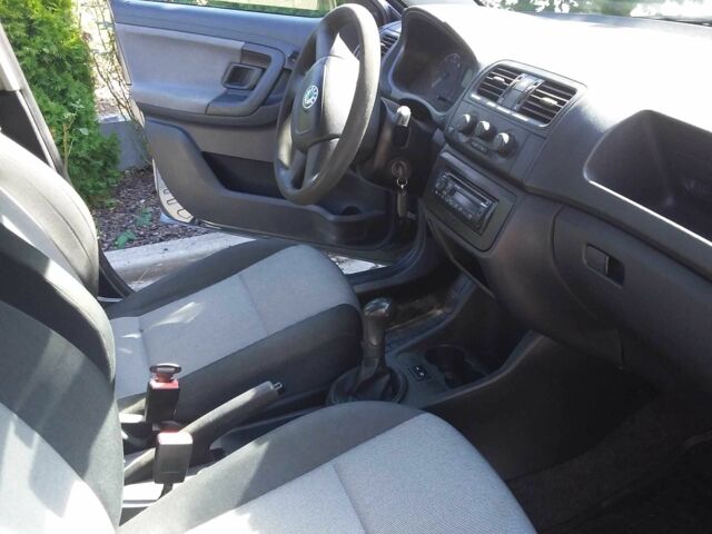 Шкода Фабия 2010 в Пятихатках на Automoto.ua Серый Шкода Фабия, объемом двигателя 1.4 л и пробегом 236 тыс. км за 5250 $, фото 7 на Automoto.ua