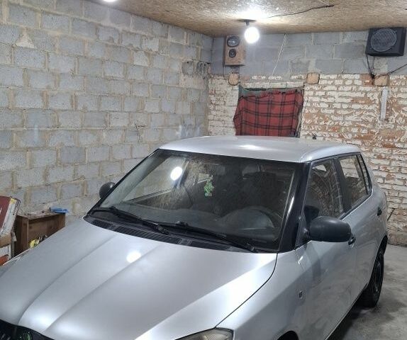 Сірий Шкода Фабія, об'ємом двигуна 1.2 л та пробігом 200 тис. км за 4500 $, фото 3 на Automoto.ua
