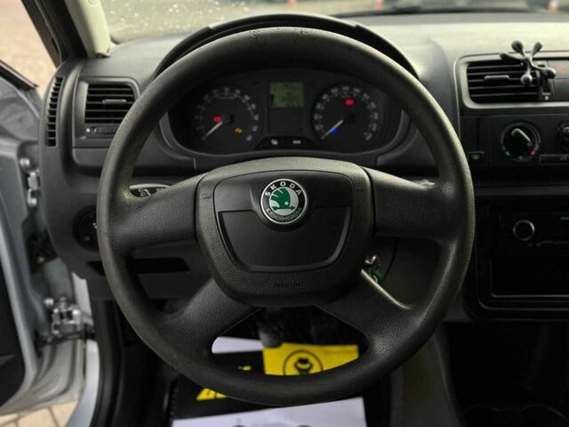 Серый Шкода Фабия, объемом двигателя 1.6 л и пробегом 283 тыс. км за 5800 $, фото 8 на Automoto.ua