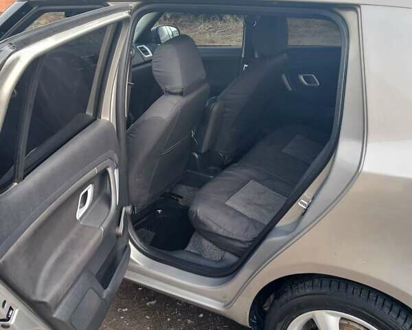 Сірий Шкода Фабія, об'ємом двигуна 1.42 л та пробігом 235 тис. км за 5700 $, фото 3 на Automoto.ua