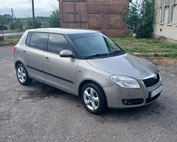 Сірий Шкода Фабія, об'ємом двигуна 1.42 л та пробігом 235 тис. км за 5700 $, фото 4 на Automoto.ua