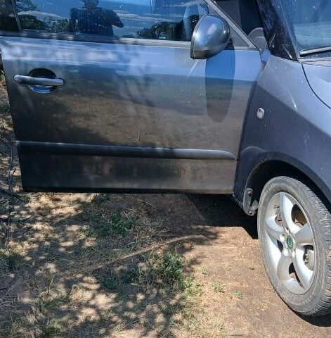 Серый Шкода Фабия, объемом двигателя 1.4 л и пробегом 272 тыс. км за 4900 $, фото 5 на Automoto.ua