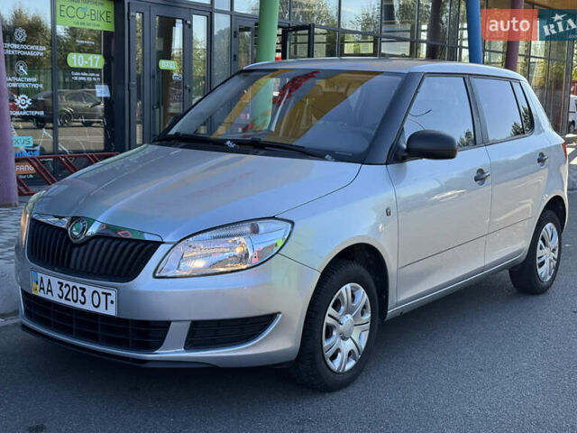 Шкода Фабия 2010 в Киеве на Automoto.ua Серый Шкода Фабия, объемом двигателя 1.2 л и пробегом 146 тыс. км за 4250 $, фото 4 на Automoto.ua