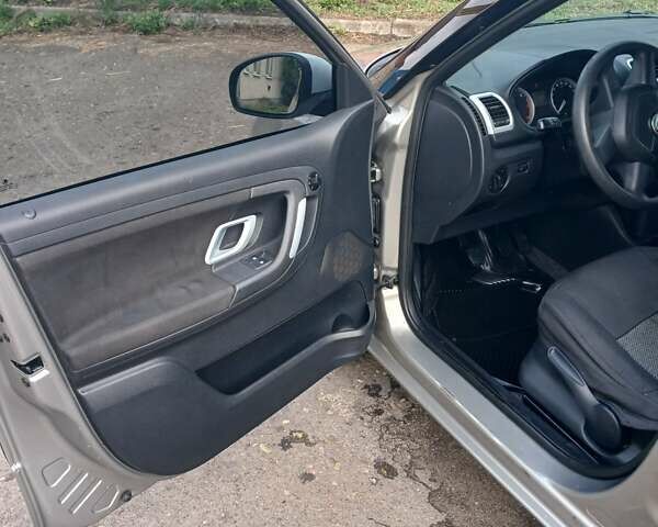 Сірий Шкода Фабія, об'ємом двигуна 1.42 л та пробігом 235 тис. км за 5700 $, фото 10 на Automoto.ua