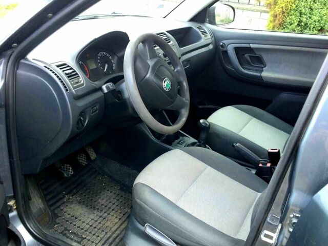 Шкода Фабия 2010 в Пятихатках на Automoto.ua Серый Шкода Фабия, объемом двигателя 1.4 л и пробегом 236 тыс. км за 5250 $, фото 5 на Automoto.ua