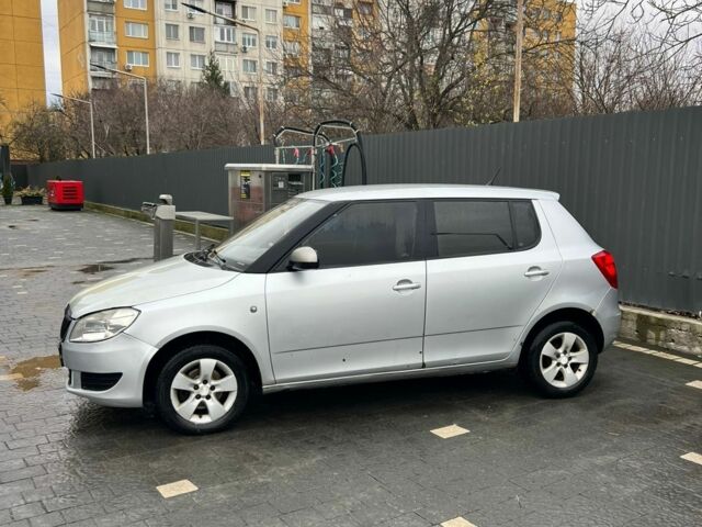 Сірий Шкода Фабія, об'ємом двигуна 1.4 л та пробігом 400 тис. км за 3500 $, фото 2 на Automoto.ua