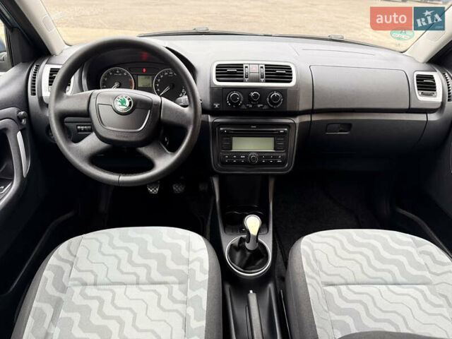Серый Шкода Фабия, объемом двигателя 1.2 л и пробегом 152 тыс. км за 4500 $, фото 19 на Automoto.ua