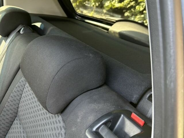 Серый Шкода Фабия, объемом двигателя 1.4 л и пробегом 162 тыс. км за 2500 $, фото 4 на Automoto.ua