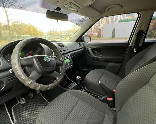 Сірий Шкода Фабія, об'ємом двигуна 1.2 л та пробігом 184 тис. км за 4999 $, фото 31 на Automoto.ua