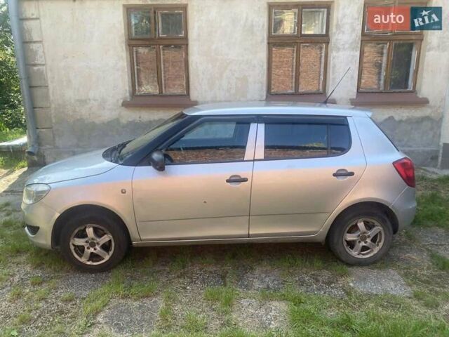 Серый Шкода Фабия, объемом двигателя 1.2 л и пробегом 350 тыс. км за 3700 $, фото 3 на Automoto.ua