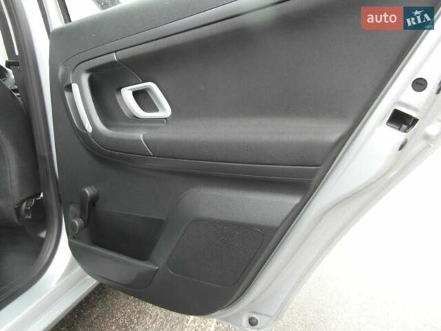 Серый Шкода Фабия, объемом двигателя 1.2 л и пробегом 141 тыс. км за 5900 $, фото 3 на Automoto.ua