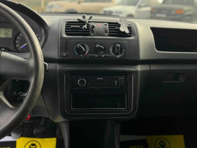 Серый Шкода Фабия, объемом двигателя 1.6 л и пробегом 283 тыс. км за 5800 $, фото 12 на Automoto.ua