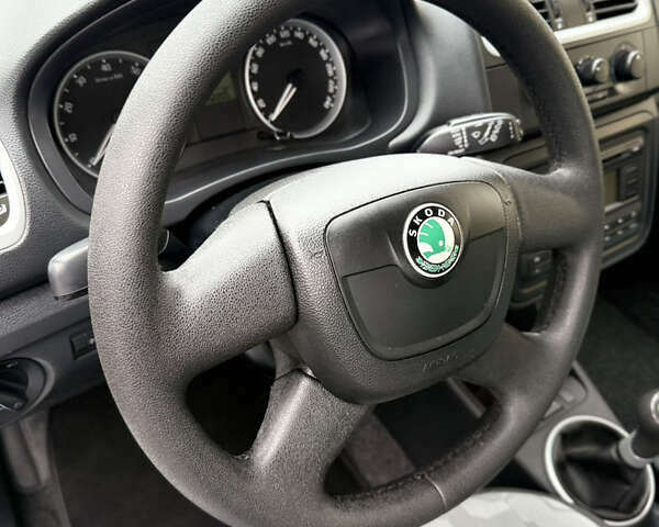 Серый Шкода Фабия, объемом двигателя 1.2 л и пробегом 152 тыс. км за 4500 $, фото 16 на Automoto.ua