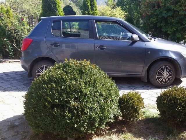 Шкода Фабия 2010 в Пятихатках на Automoto.ua Серый Шкода Фабия, объемом двигателя 1.4 л и пробегом 236 тыс. км за 5250 $, фото 2 на Automoto.ua