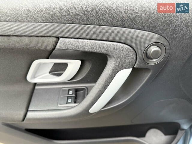 Серый Шкода Фабия, объемом двигателя 1.2 л и пробегом 152 тыс. км за 4500 $, фото 14 на Automoto.ua