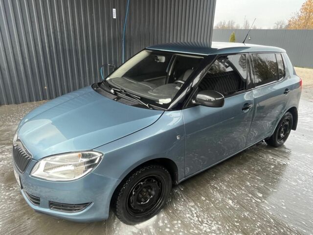 Серый Шкода Фабия, объемом двигателя 1.2 л и пробегом 204 тыс. км за 4100 $, фото 1 на Automoto.ua