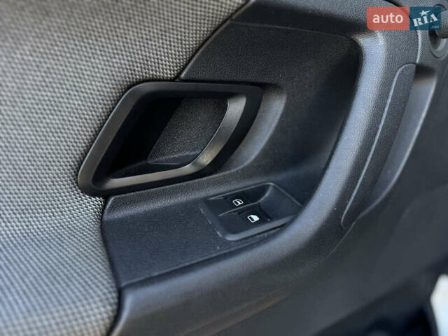 Сірий Шкода Фабія, об'ємом двигуна 1.2 л та пробігом 146 тис. км за 3990 $, фото 11 на Automoto.ua