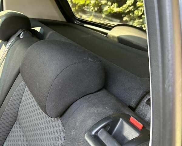 Сірий Шкода Фабія, об'ємом двигуна 1.39 л та пробігом 162 тис. км за 2500 $, фото 5 на Automoto.ua