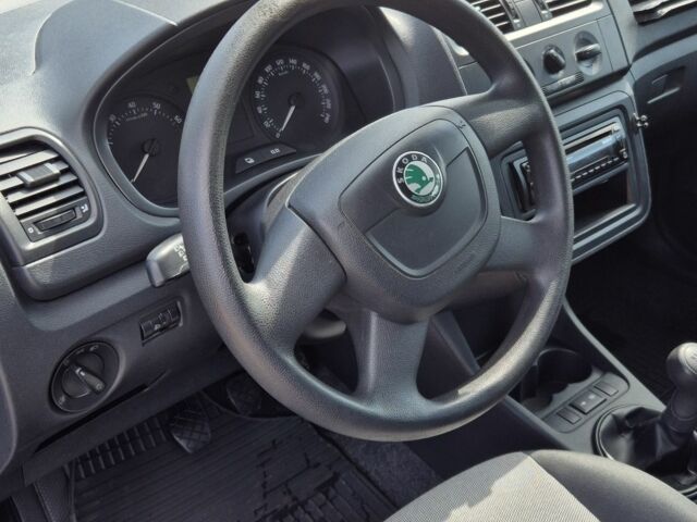 Сірий Шкода Фабія, об'ємом двигуна 0 л та пробігом 301 тис. км за 3900 $, фото 8 на Automoto.ua