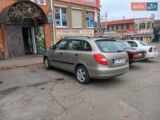 Серый Шкода Фабия, объемом двигателя 1.2 л и пробегом 209 тыс. км за 6200 $, фото 3 на Automoto.ua
