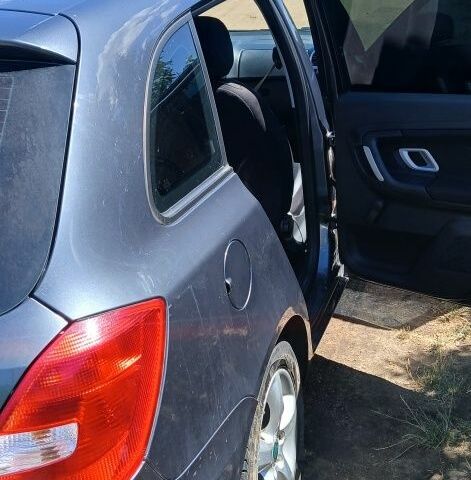 Серый Шкода Фабия, объемом двигателя 1.4 л и пробегом 272 тыс. км за 4900 $, фото 6 на Automoto.ua