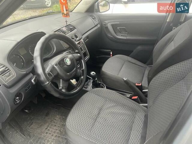 Сірий Шкода Фабія, об'ємом двигуна 1.39 л та пробігом 380 тис. км за 3300 $, фото 4 на Automoto.ua