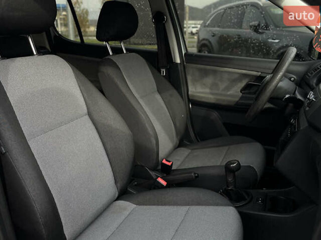 Сірий Шкода Фабія, об'ємом двигуна 1.6 л та пробігом 283 тис. км за 5800 $, фото 14 на Automoto.ua