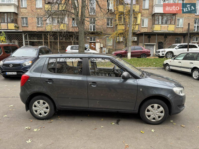 Сірий Шкода Фабія, об'ємом двигуна 1.2 л та пробігом 141 тис. км за 6100 $, фото 3 на Automoto.ua