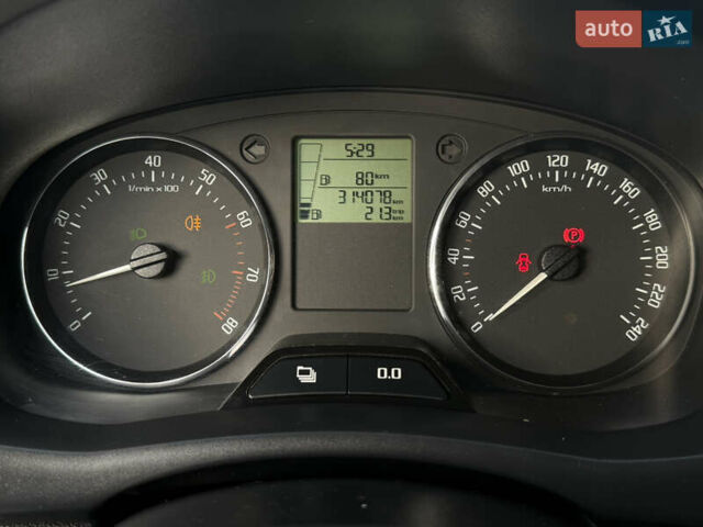 Сірий Шкода Фабія, об'ємом двигуна 1.39 л та пробігом 315 тис. км за 4999 $, фото 9 на Automoto.ua