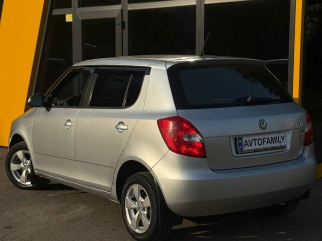 Серый Шкода Фабия, объемом двигателя 1.4 л и пробегом 300 тыс. км за 4500 $, фото 3 на Automoto.ua