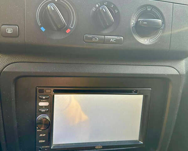 Сірий Шкода Фабія, об'ємом двигуна 1.4 л та пробігом 259 тис. км за 4999 $, фото 12 на Automoto.ua