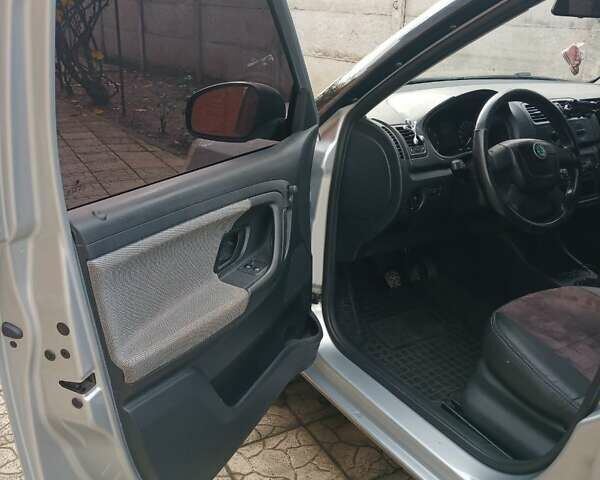 Серый Шкода Фабия, объемом двигателя 1.2 л и пробегом 271 тыс. км за 4700 $, фото 7 на Automoto.ua