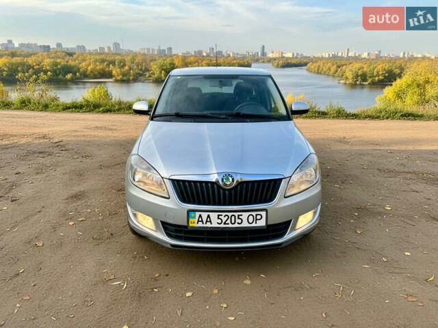 Серый Шкода Фабия, объемом двигателя 1.4 л и пробегом 260 тыс. км за 5000 $, фото 4 на Automoto.ua