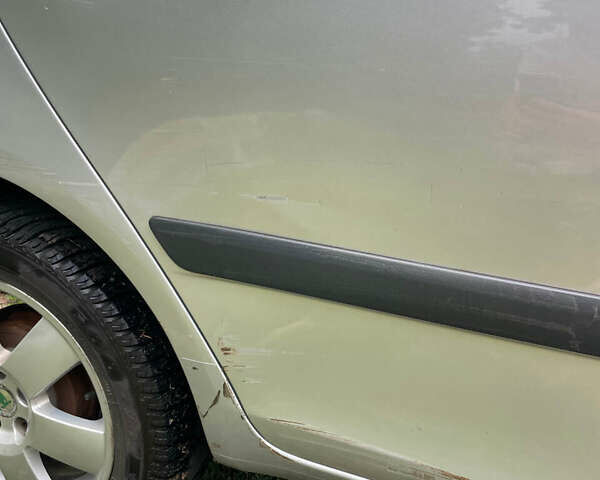 Серый Шкода Фабия, объемом двигателя 1.2 л и пробегом 157 тыс. км за 5000 $, фото 1 на Automoto.ua