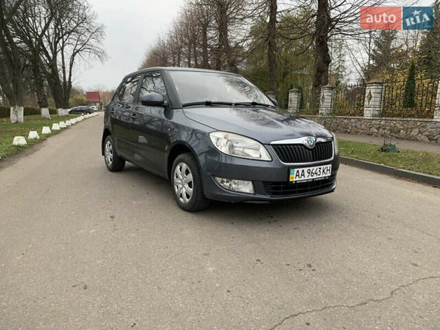 Серый Шкода Фабия, объемом двигателя 1.4 л и пробегом 170 тыс. км за 5699 $, фото 3 на Automoto.ua