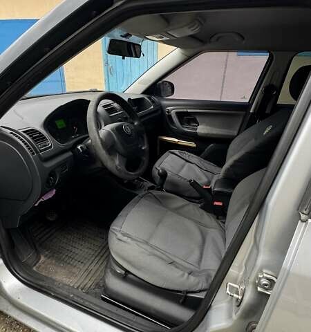 Серый Шкода Фабия, объемом двигателя 1.2 л и пробегом 205 тыс. км за 5500 $, фото 7 на Automoto.ua