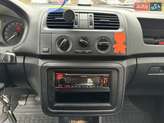 Сірий Шкода Фабія, об'ємом двигуна 1.2 л та пробігом 141 тис. км за 6100 $, фото 12 на Automoto.ua