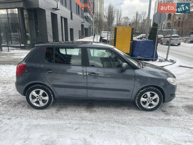 Серый Шкода Фабия, объемом двигателя 1.2 л и пробегом 127 тыс. км за 5999 $, фото 7 на Automoto.ua