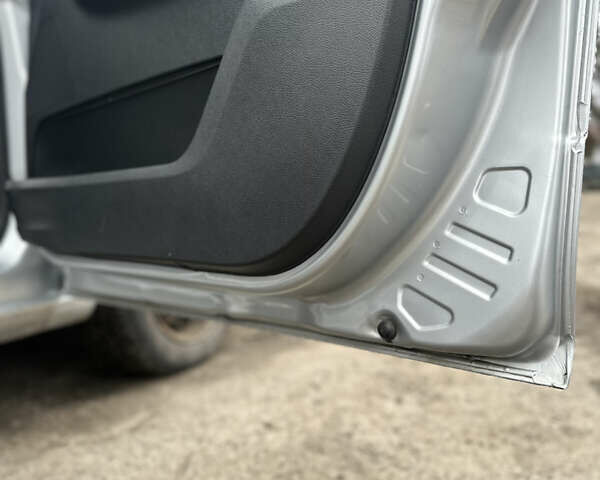 Серый Шкода Фабия, объемом двигателя 1.6 л и пробегом 247 тыс. км за 6700 $, фото 10 на Automoto.ua