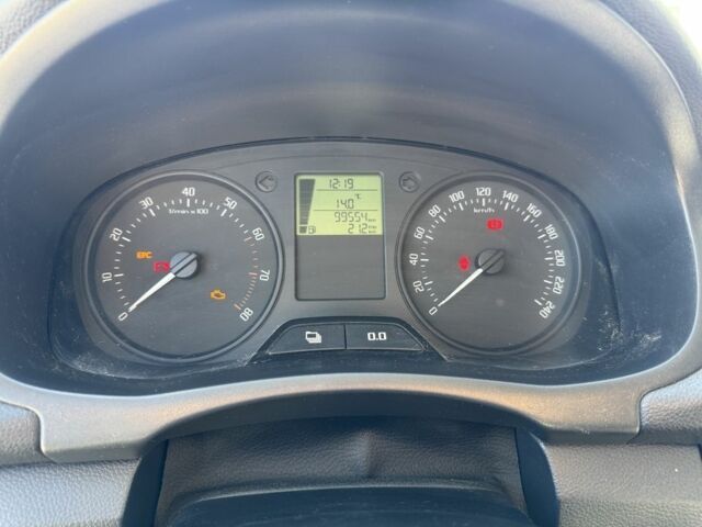 Серый Шкода Фабия, объемом двигателя 1.2 л и пробегом 1000 тыс. км за 5999 $, фото 19 на Automoto.ua