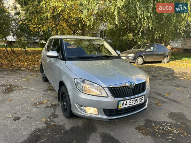 Шкода Фабия 2011 в Киеве на Automoto.ua Серый Шкода Фабия, объемом двигателя 1.4 л и пробегом 258 тыс. км за 5200 $, фото 4 на Automoto.ua