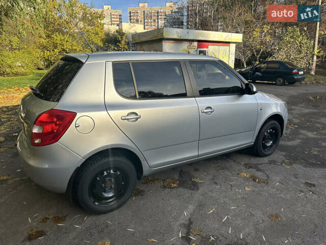 Шкода Фабия 2011 в Киеве на Automoto.ua Серый Шкода Фабия, объемом двигателя 1.4 л и пробегом 258 тыс. км за 5200 $, фото 2 на Automoto.ua